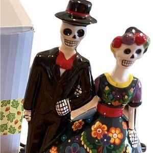 New in box Day of the Dead Scentsy Warmer